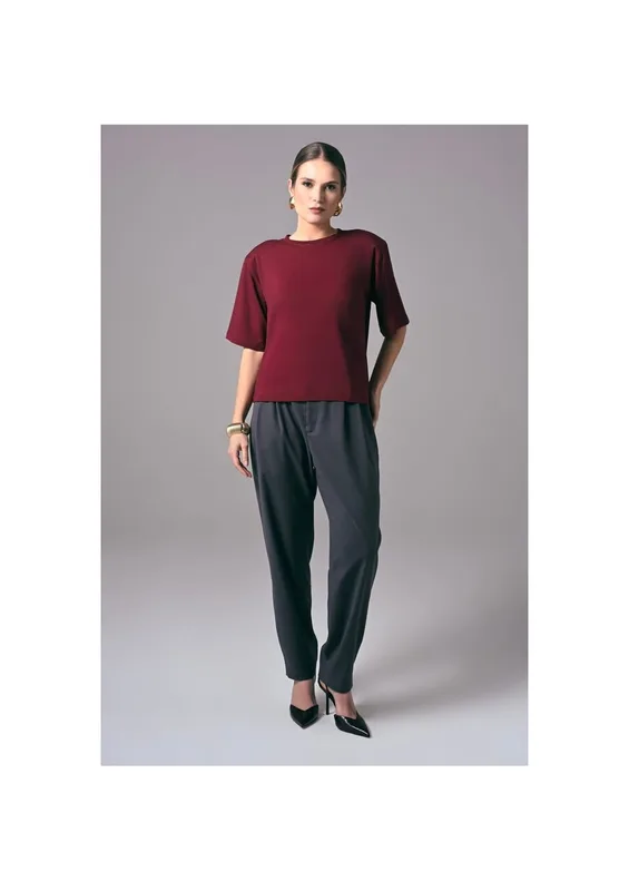 T shirt Power Shoulder – elegancki bordowy t shirt damski oversize do pracy — ALEKS KAEBER