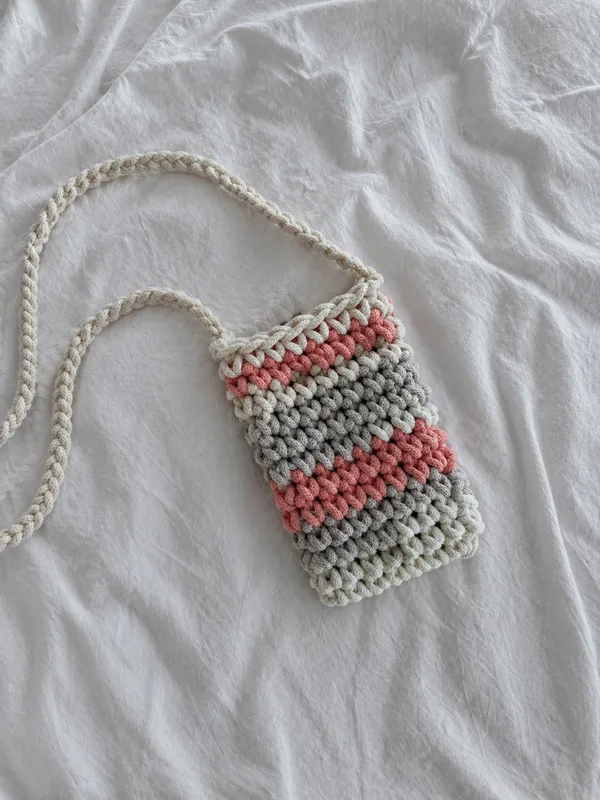 Torebeczka na telefon MIA vol.2 — BABUSHKA