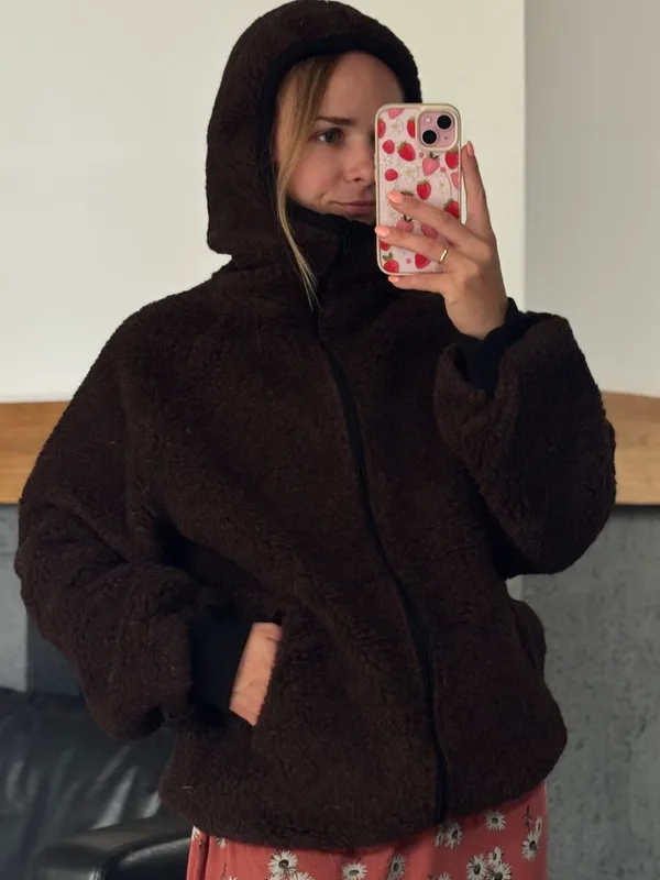 30% OUTLET Damska kurtka Teddy z kapturem ciemny brąz — Basic Wool