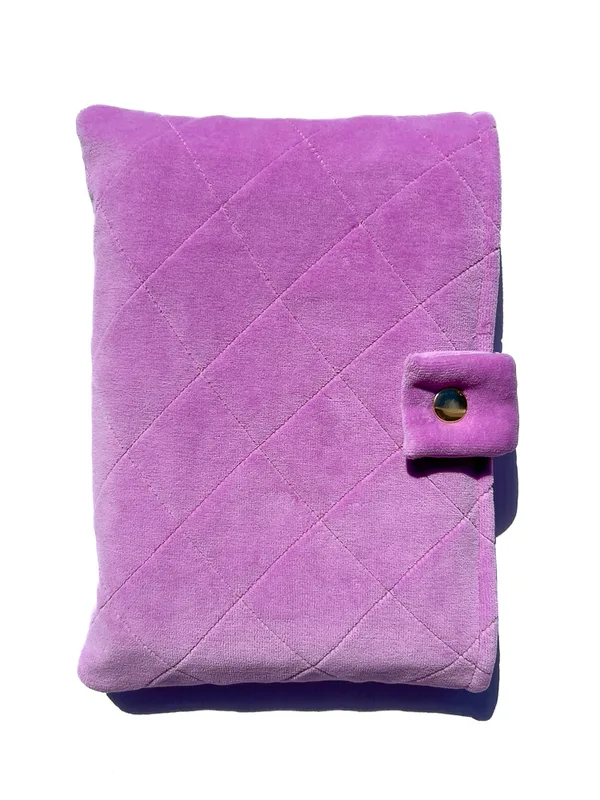 Etui na książkę z weluru – pastelowy fiolet — Bavelana