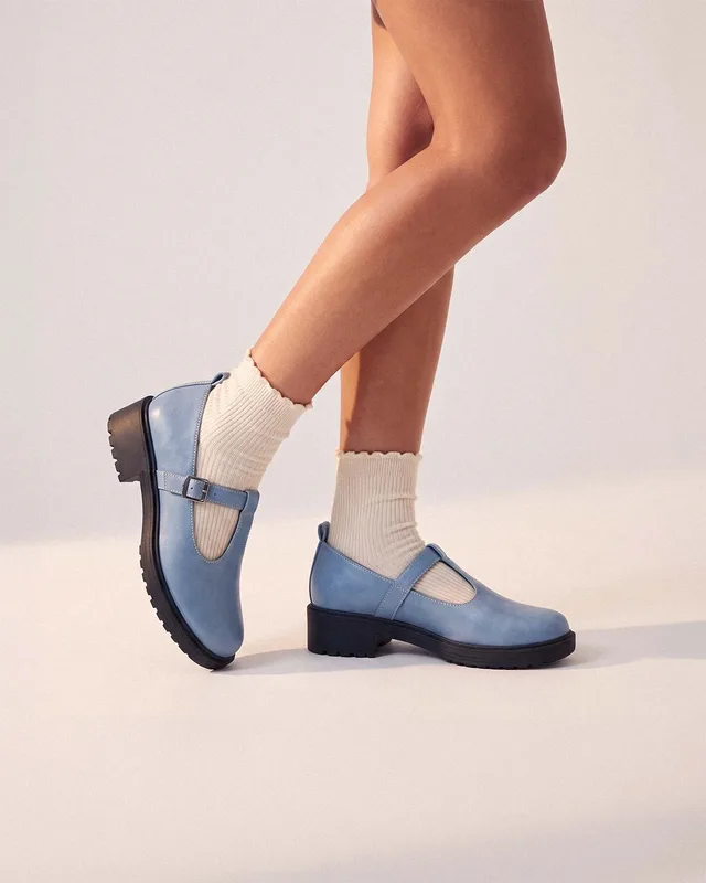 Jasnoniebieskie buty Mary Jane damskie ze skóry roślinnej – Curtsy — BOHEMA