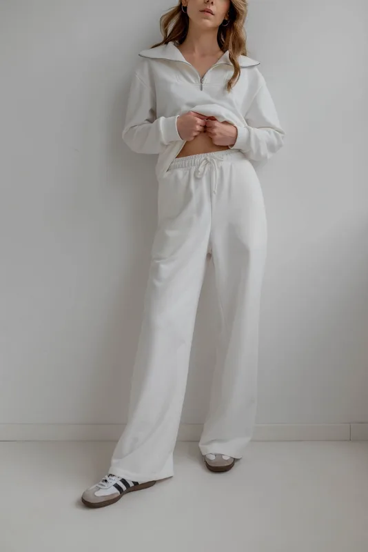 Off white szerokie spodnie dresowe Kopenhaga — chic-hygge