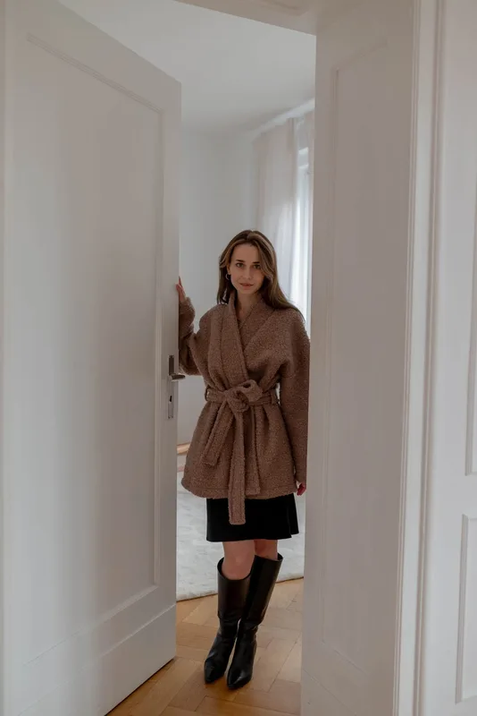 Kimono z wełny bouclé Skagen — chic-hygge