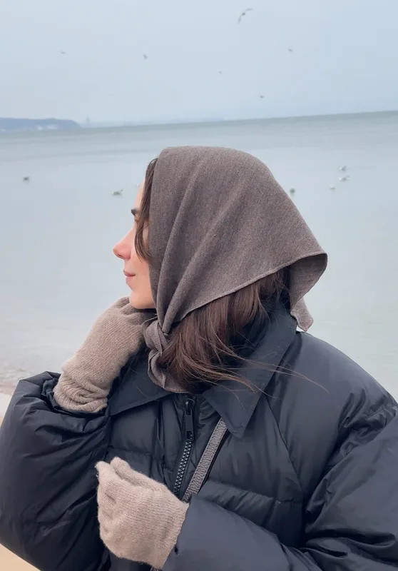 Wełniana brązowa chusta z merino Kolding — chic-hygge