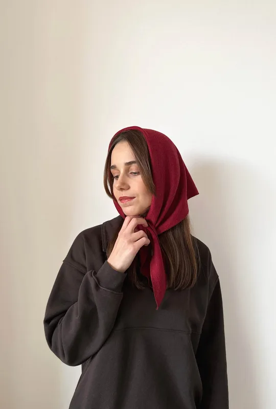 Wełniana czerwona chusta z merino Ribe — chic-hygge