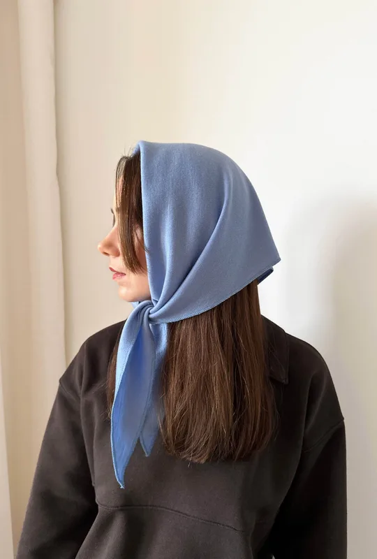 Wełniana błękitna chusta z merino Kolding — chic-hygge