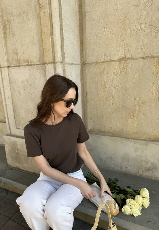 Brązowy bawełniany T shirt Sorø — chic-hygge