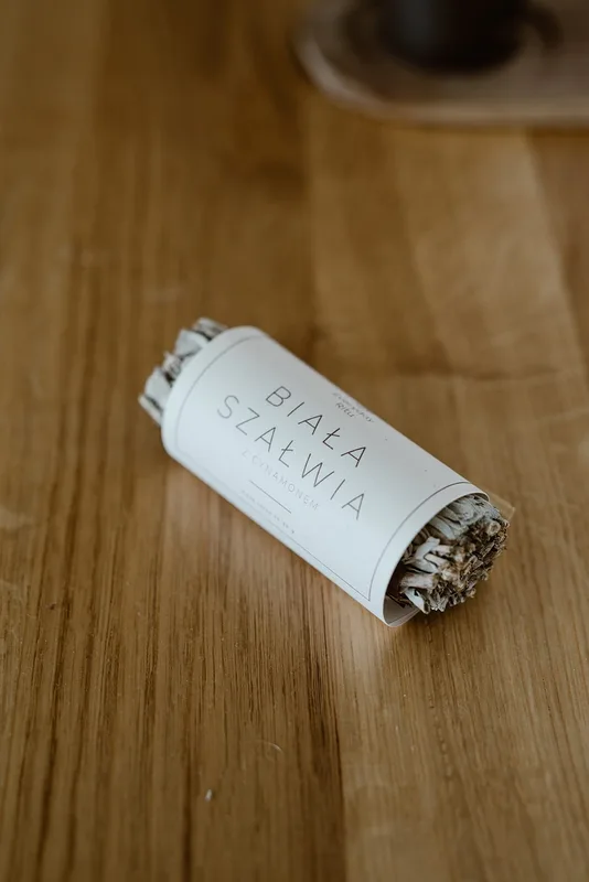 Biała szałwia z cynamonem – Kadzidło (rolka) — Everyday Ritu