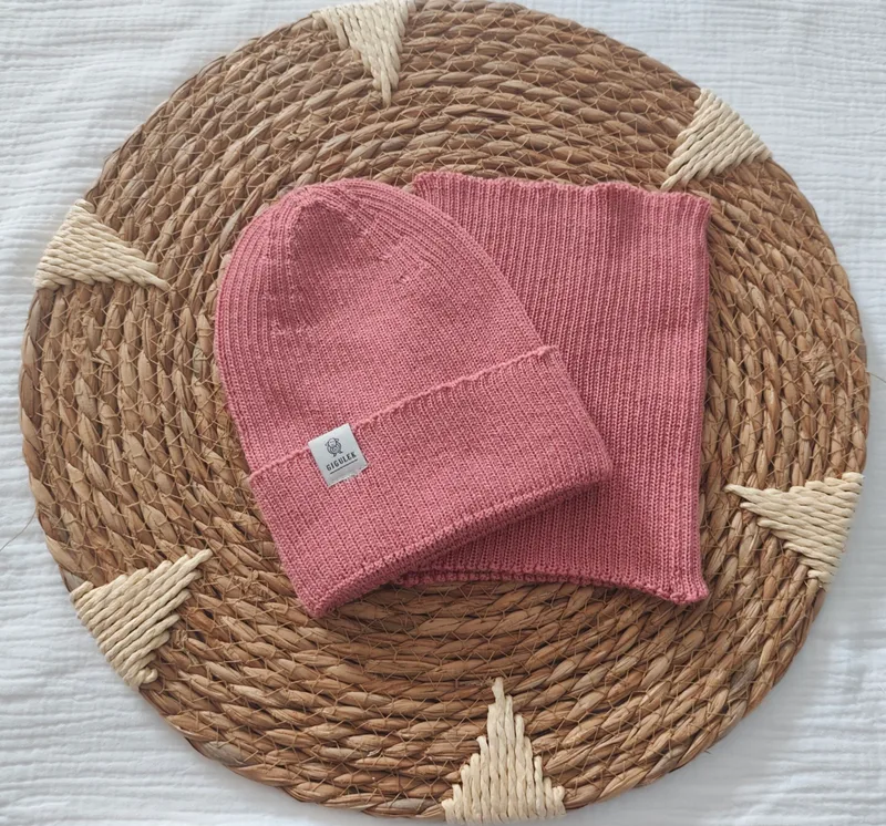 Czapka i komin ze 100% wełny merino – różowy — GIGULEK
