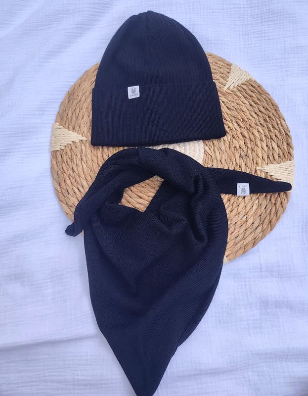 Czapka i chusta Ayla ze 100% wełny merino – czarny — GIGULEK