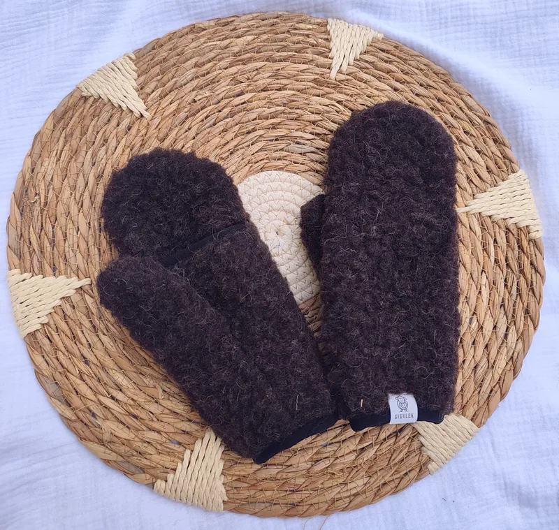 Mitenki Vela ze 100% wełny merino – czekolada — GIGULEK