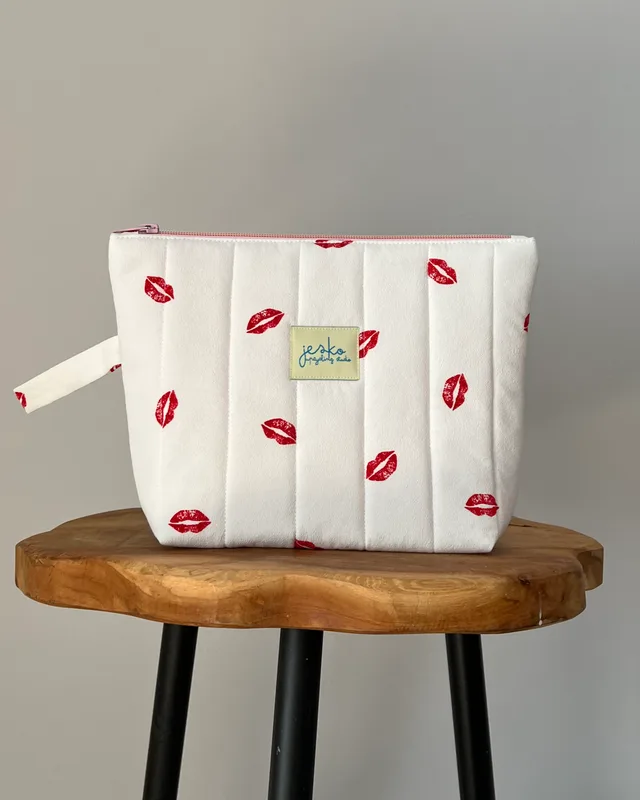 Kosmetyczka kisses — Jesko Studio