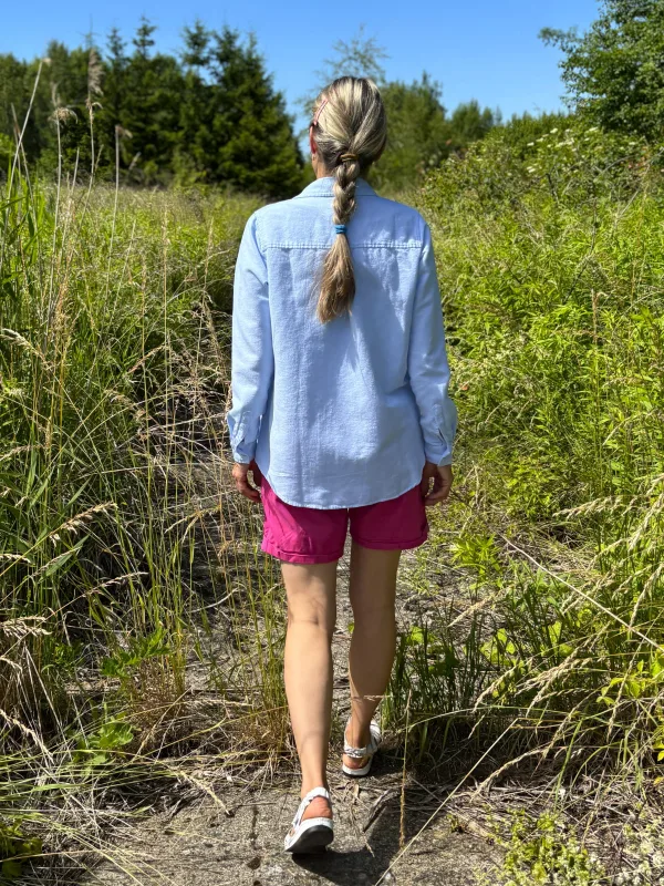Błękitna koszula damska z długim rękawem — KOMBINAT