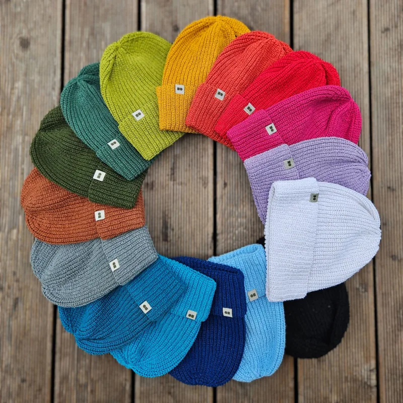 Czapka konopno bawełniana z małym logo (liliowa) — KOMBINAT