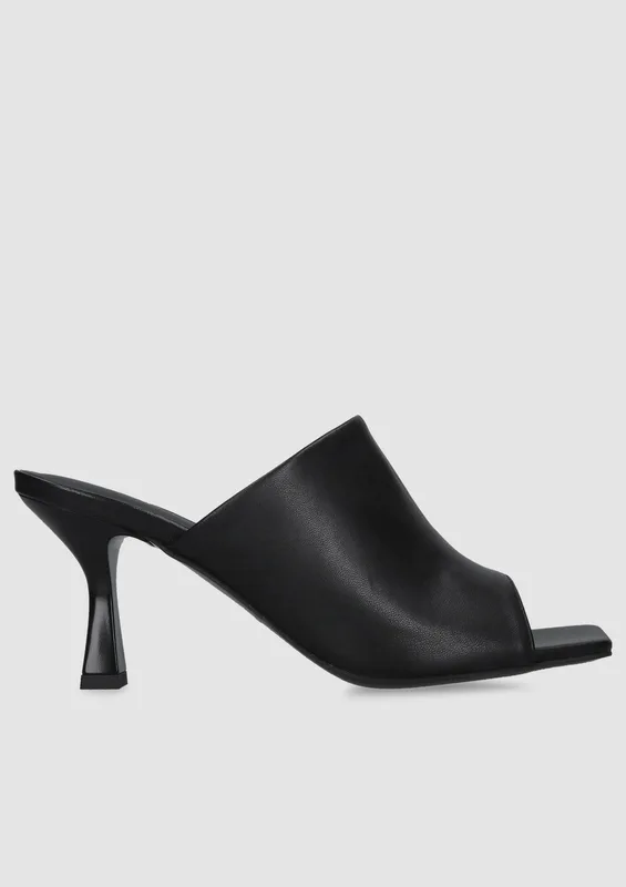 Czarne klapki Judith — Konopka Shoes