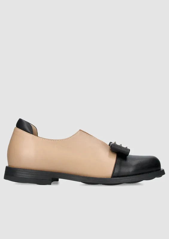 Beżowo czarne półbuty Erina — Konopka Shoes