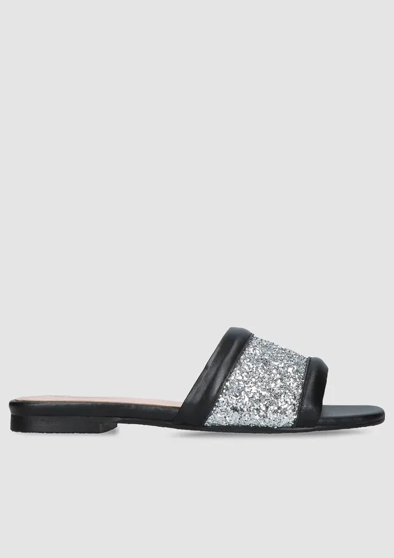 Czarne klapki Giulia — Konopka Shoes