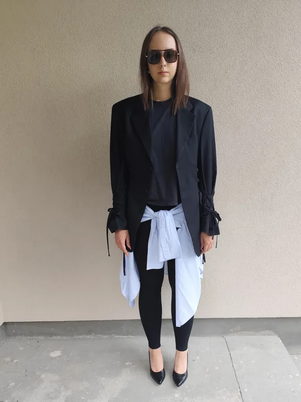 Czarna marynarka oversize z wiązaniami — Lavanzo