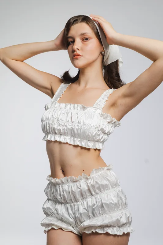 Satin dreams — Lia