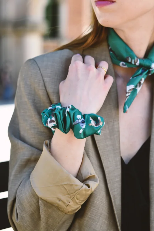 Zielona gumka do włosów scrunchie Toy Dogs — LOANI