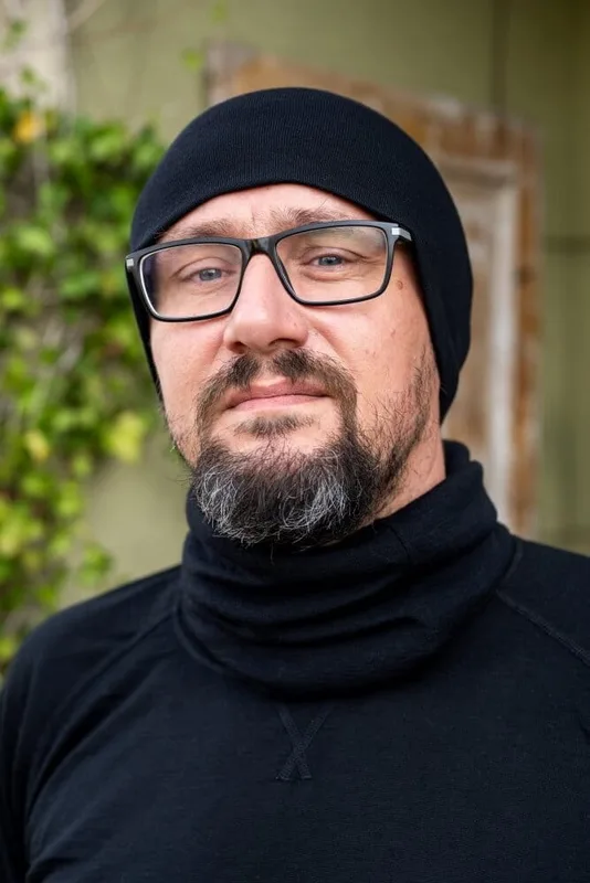Czarna czapka z wełny merino i jedwabiu, dla dorosłych, cienka — MeriTales