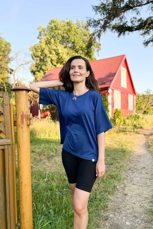 Koszulka damska z wełny merino z krótkim rękawem, oversize, granatowa — MeriTales