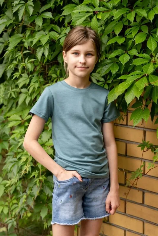 Wełniany t shirt dziecięcy, koszulka z wełny merino dla dzieci, szałwia — MeriTales
