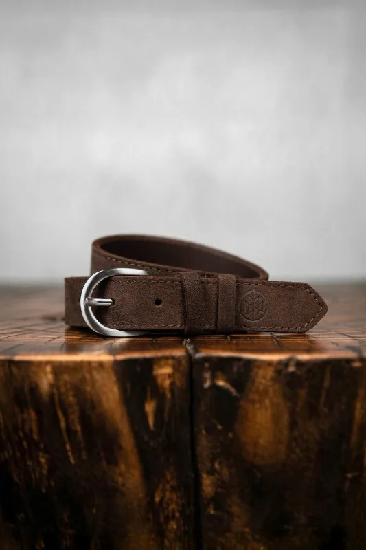Wąski pasek zamszowy do chino i jeansów ciemny brąz Stuart — Morgan & Ness
