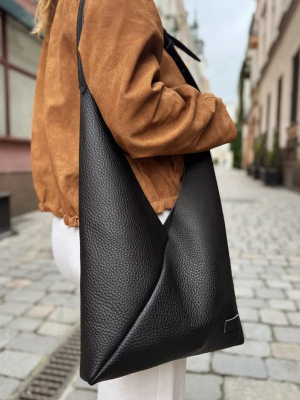 Torebka miękka ‚Origami’ duża, kolor czarny, skóra naturalna — NALA