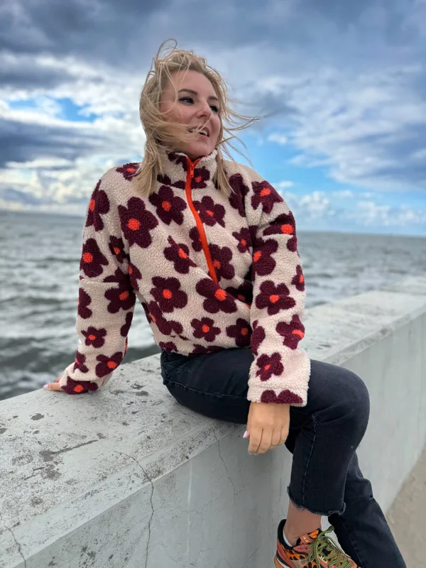 Bluza – kurtka Puchowe Kwiaty bordo — No Pewnie