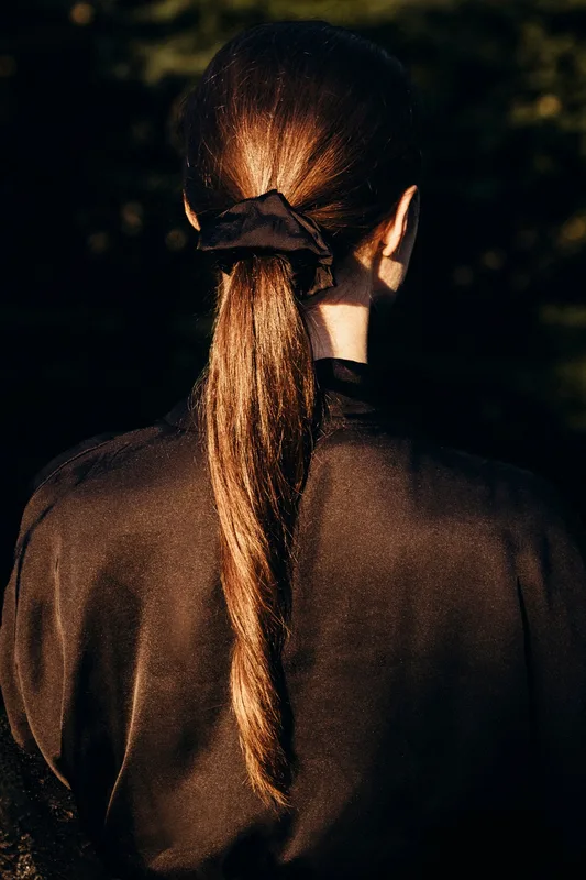 Satynowa gumka do włosów scrunchie – czarna — Oh!Zuza