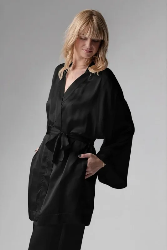 Grace krótki peniuar kimono z wiskozowej satyny – czarny — Oh!Zuza