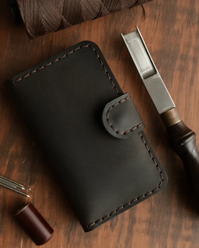 Skórzany portfel Chester – ciemnoczekoladowy — Poley Leather Design