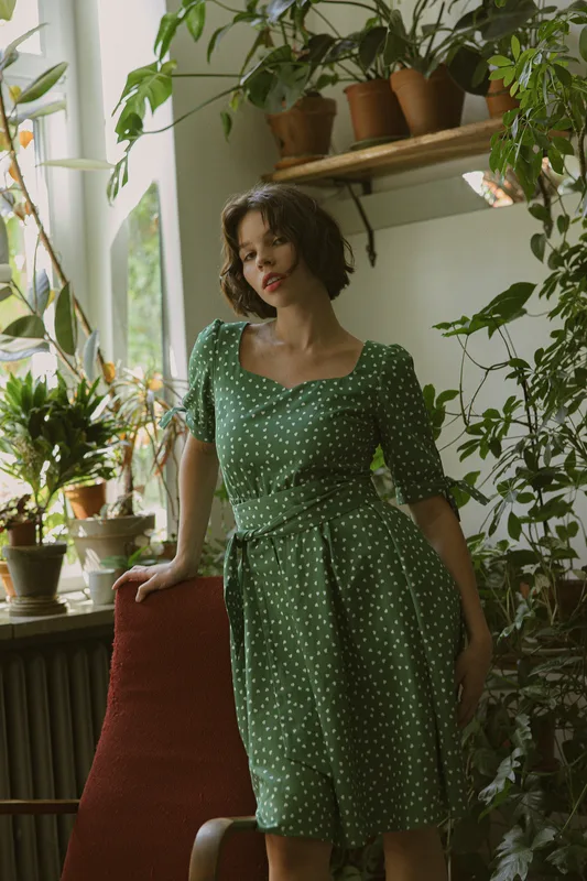 Sukienka Marigold – Grass dekolt w serce, gumka w pasie — Poplin Warsaw