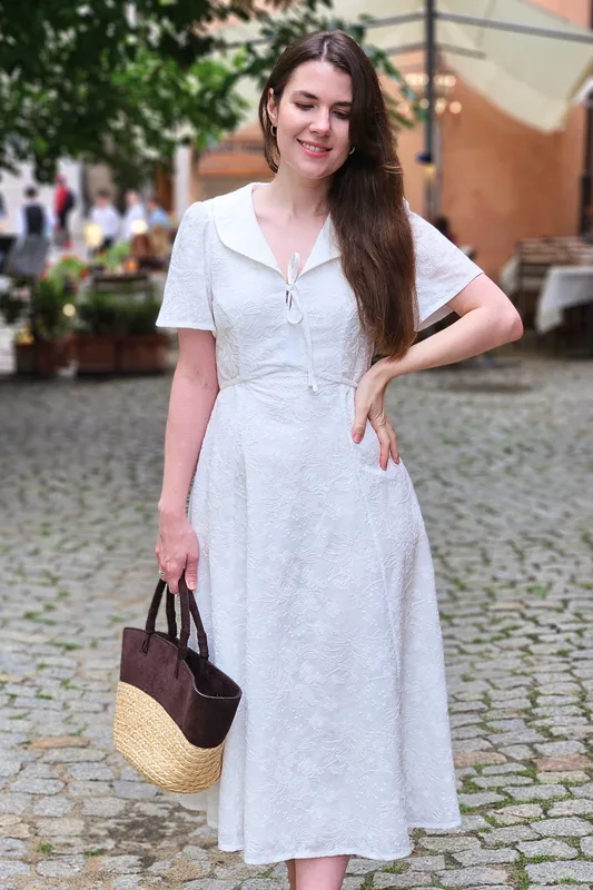 Sukienka midi Sara – Cream haftowane róże — Poplin Warsaw