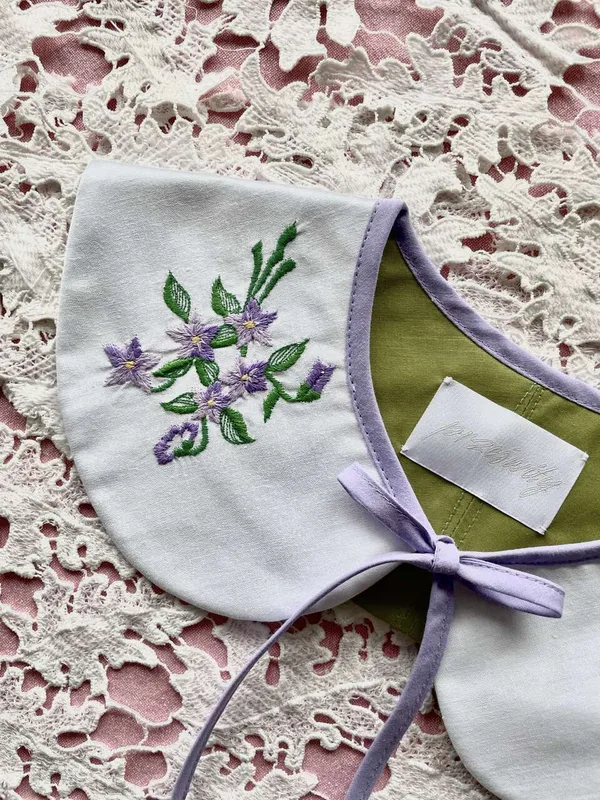 kołnierzyk Celia — Prześwity