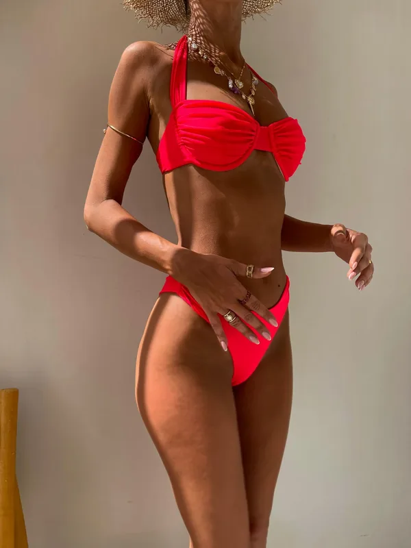 HOT RED MOLLY GÓRA BIKINI — QSO