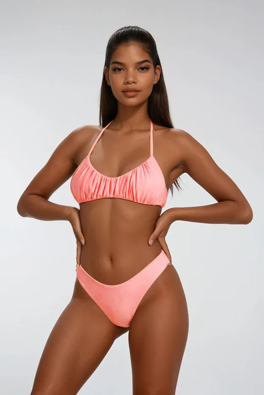 PEACH HAILEY DÓŁ BIKINI — QSO