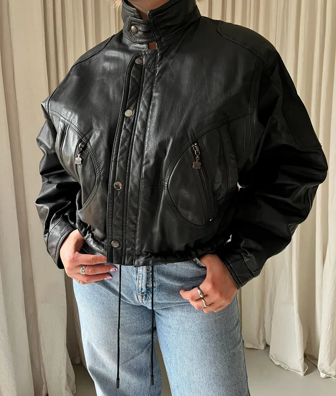 RE.25 SKÓRZANA KURTKA CZARNA BOMBER Z REGULOWANYM DOŁEM — re.BLANK
