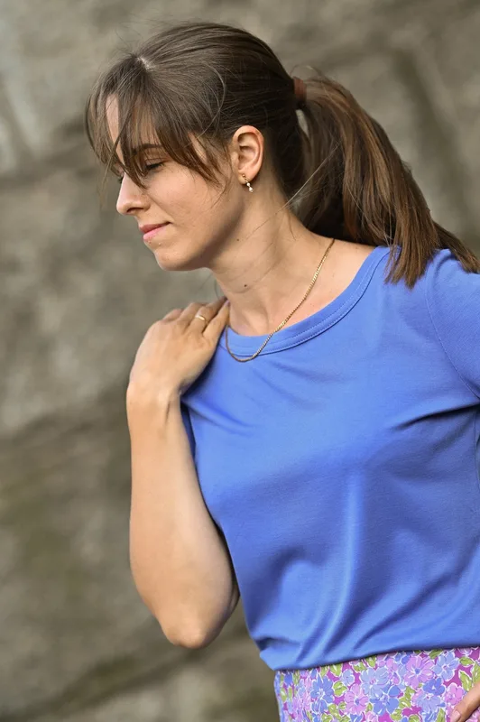 Bluzka ANA w kolorze chabrowym — Skrojone