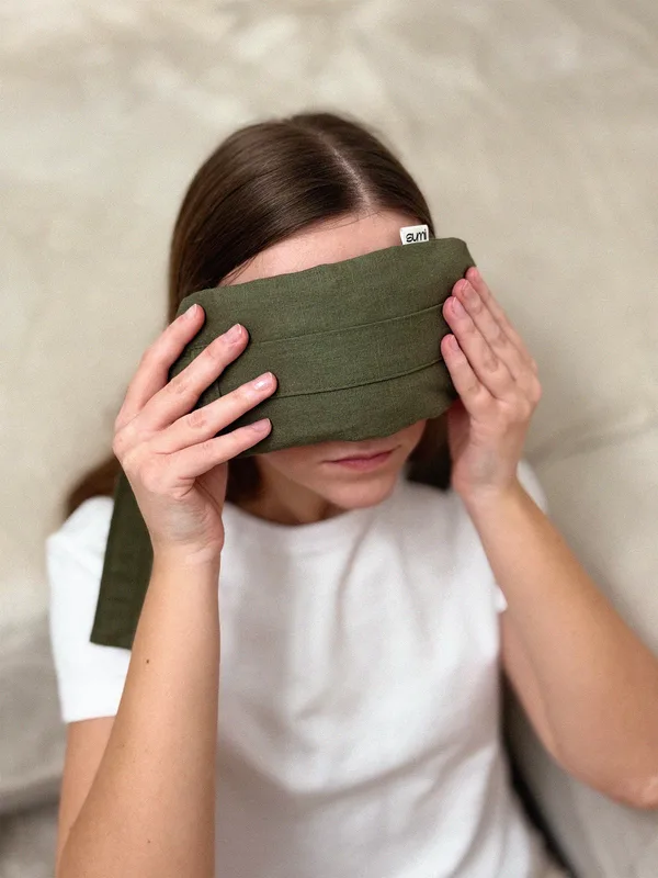 SUMI Olive Lniana poduszka obciążeniowa na zatoki i oczy Sól Kłodawska — Sumi Rituals