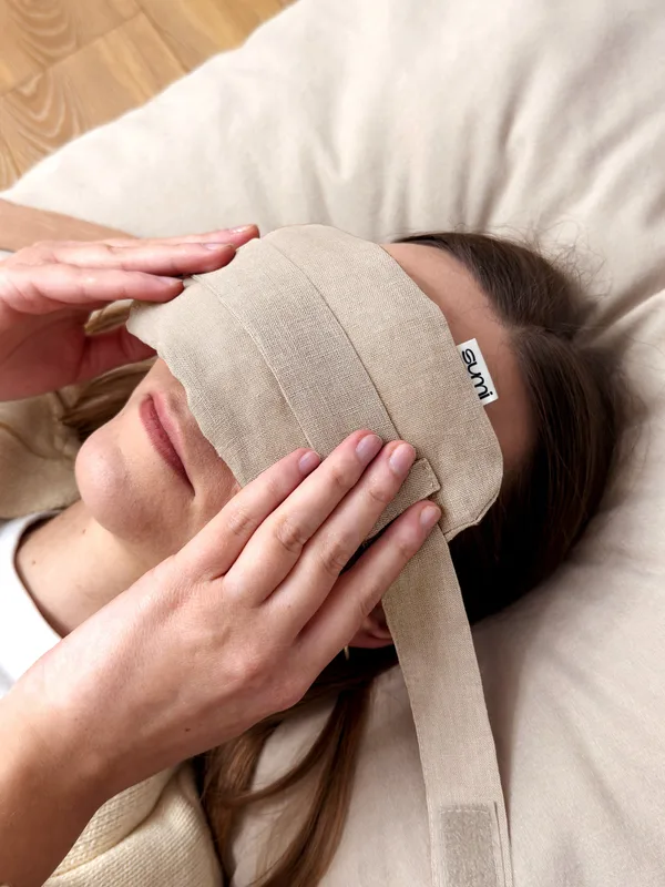 SUMI Sand Lniana poduszka na oczy z solą kłodawską Relaks i Medytacja — Sumi Rituals