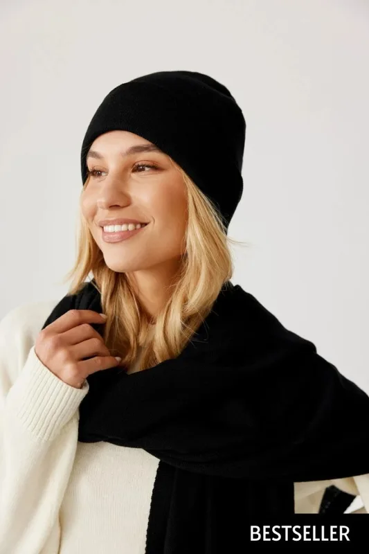Czapka damska beanie z wełny merino 100% – czarna NAOMI — WANT