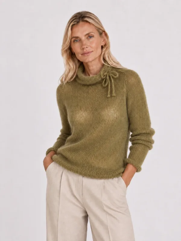 Sweter z golfem z wełny alpaki Helena Oliwkowy — You by Tokarska