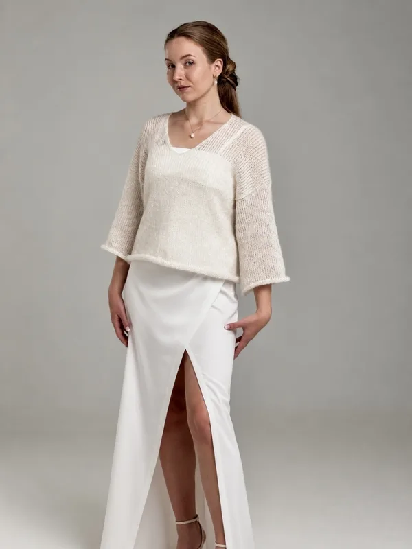 Sweter do sukni ślubnej z alpaki z dekoltem V – Dalia — You by Tokarska