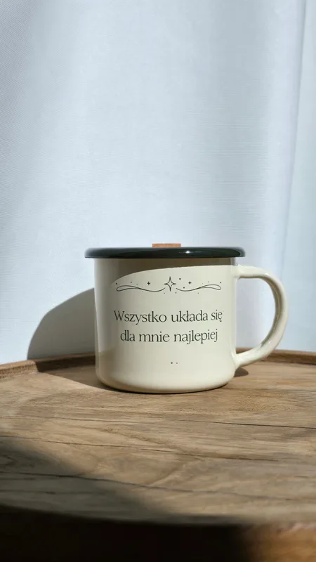 Świeczka Sojowa w Kubku Emaliowanym ◦ Dobre Słowo – „Najlepiej” — ZACHWYT