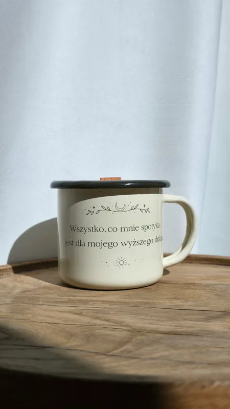 Świeczka Sojowa w Kubku Emaliowanym ◦ Dobre Słowo – „Wyższe dobro” — ZACHWYT