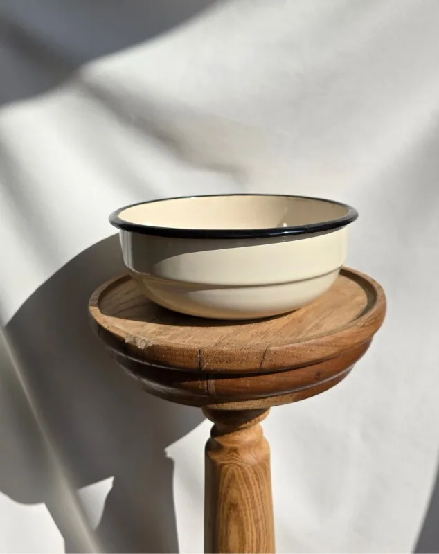 Miska Emaliowana ◦ średnia ◦ 20 cm ◦ Krem budyniowy ◦ — ZACHWYT